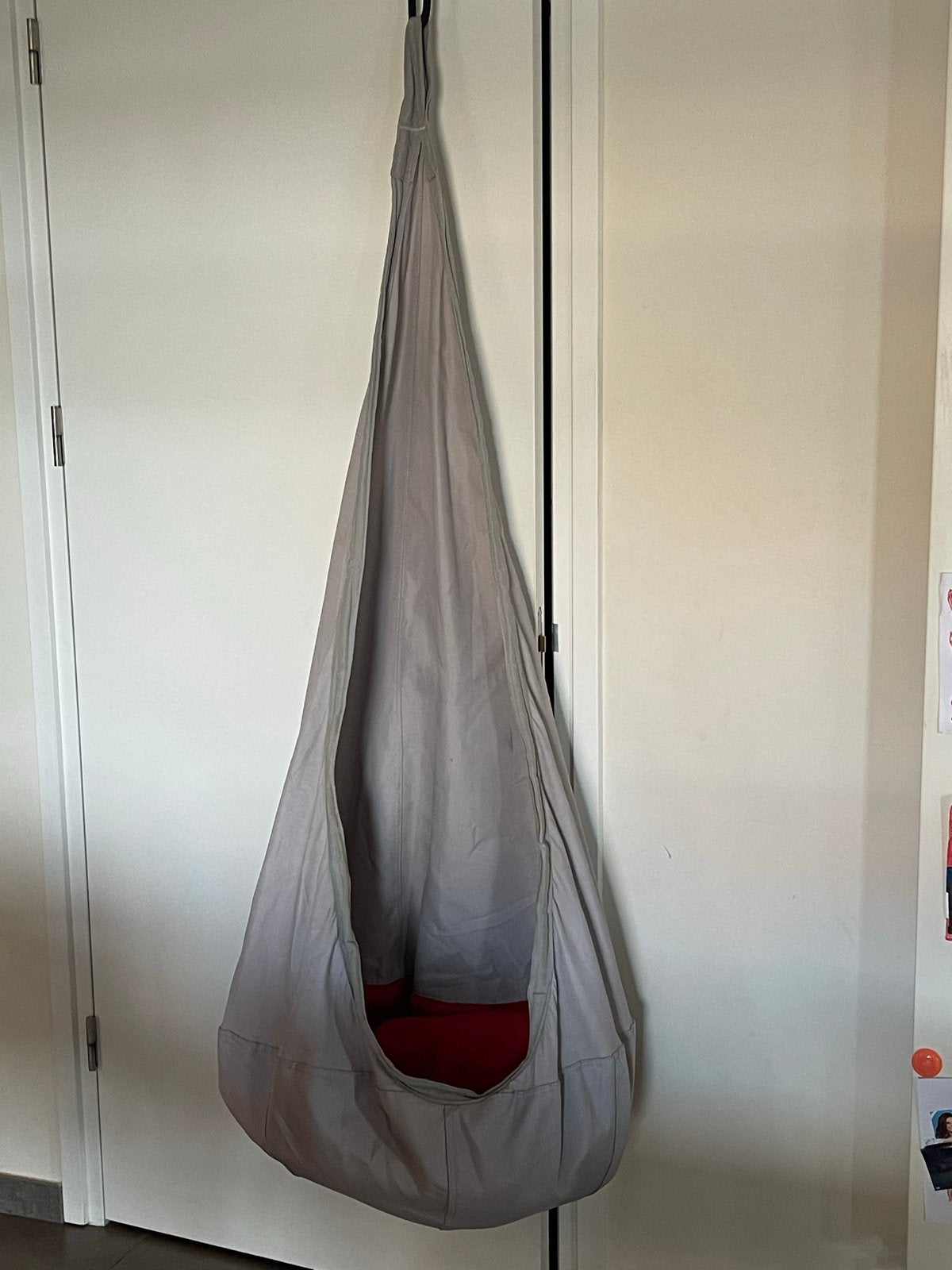 IKEA Ekorre hangstoel grijs met rood zitkussen, Ophalen, Gebruikt, Eén, Stof