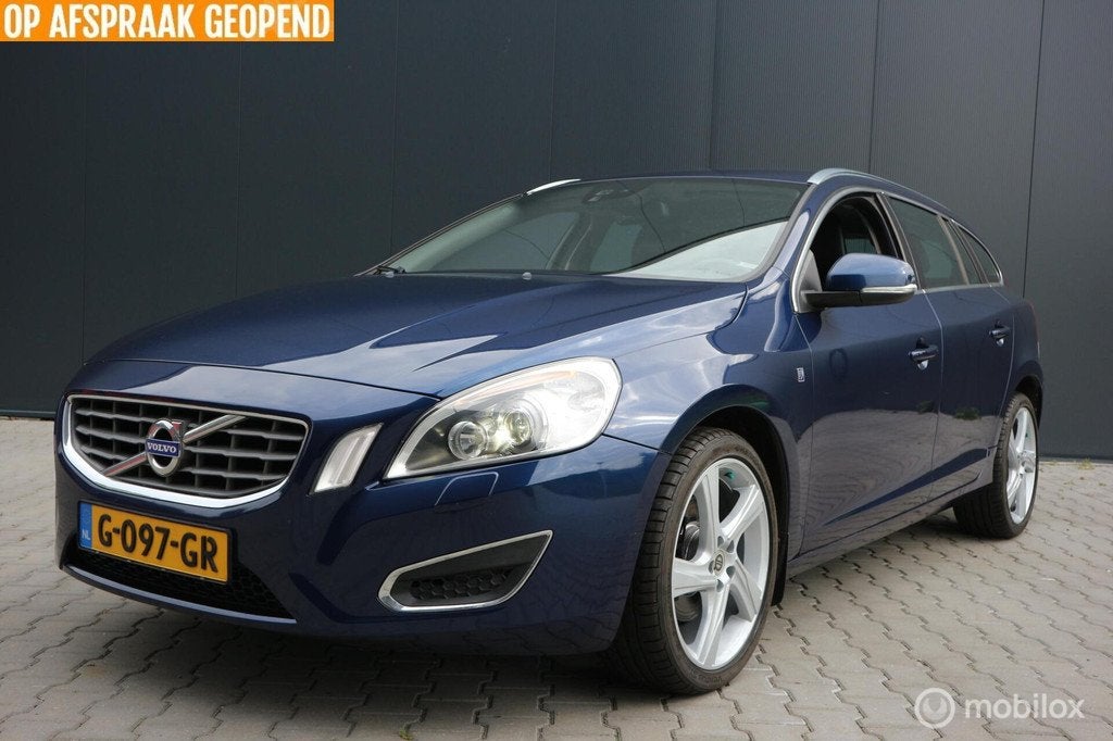 Volvo V60 1.6 T3 Ocean Race XENON/LEDER/TREKHAAK/PDC, Voorwielaandrijving, 15 km/l, Gebruikt, LED verlichting