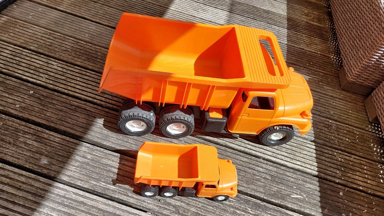 Merk Tatra - Grote en kleine oranje kiepwagen speelgoedset, Kinderen en Baby's, Ophalen, Gebruikt