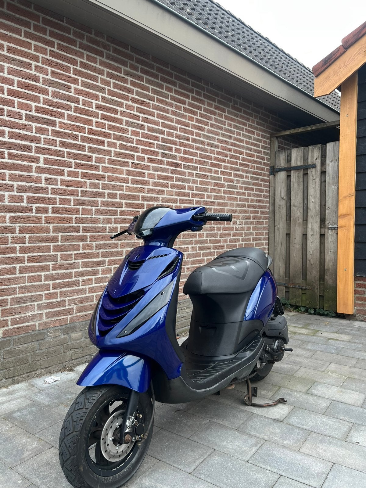 Piaggo zip brom, Fietsen en Brommers, Ophalen, Maximaal 45 km/u, Zip, Zo goed als nieuw