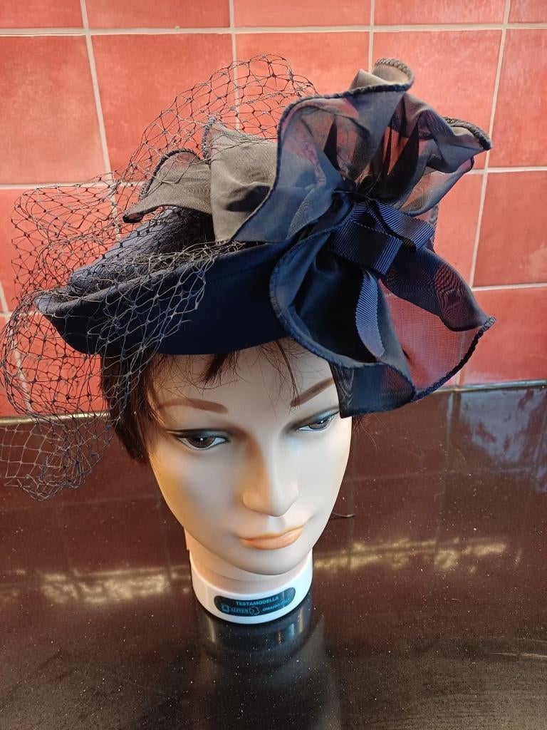 Blauwe hoed met voile, merk Kangol made in England, Kleding | Dames, Hoeden en Petten, Ophalen of Verzenden, Zo goed als nieuw