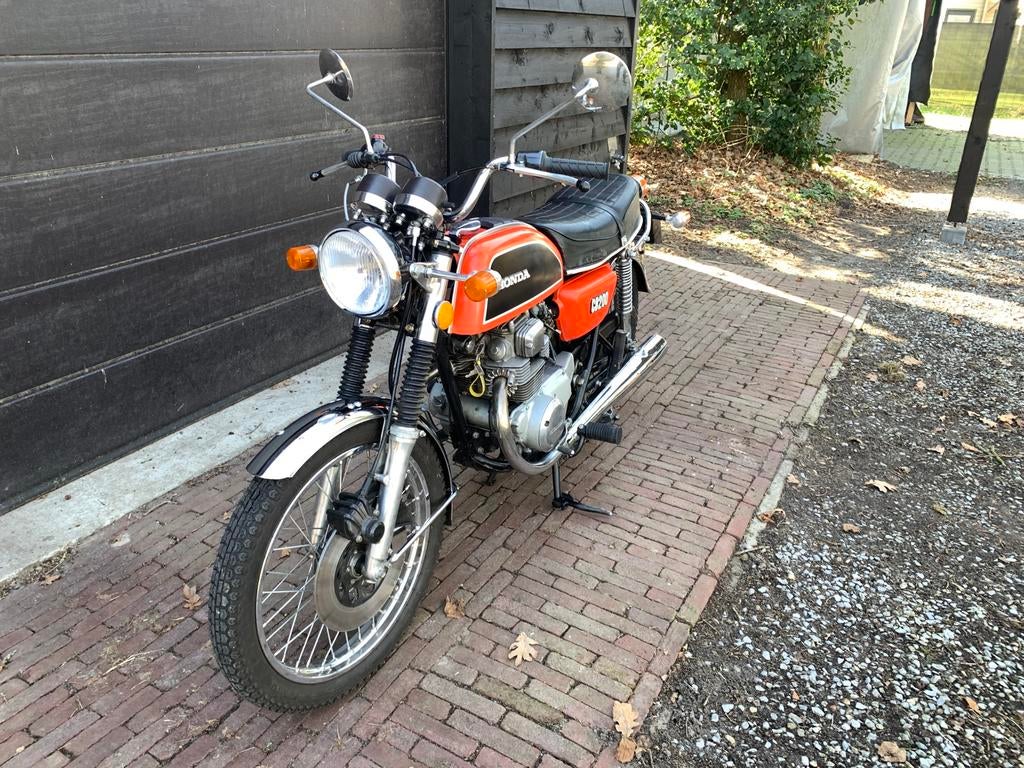 Honda. CB200 1975, Motoren