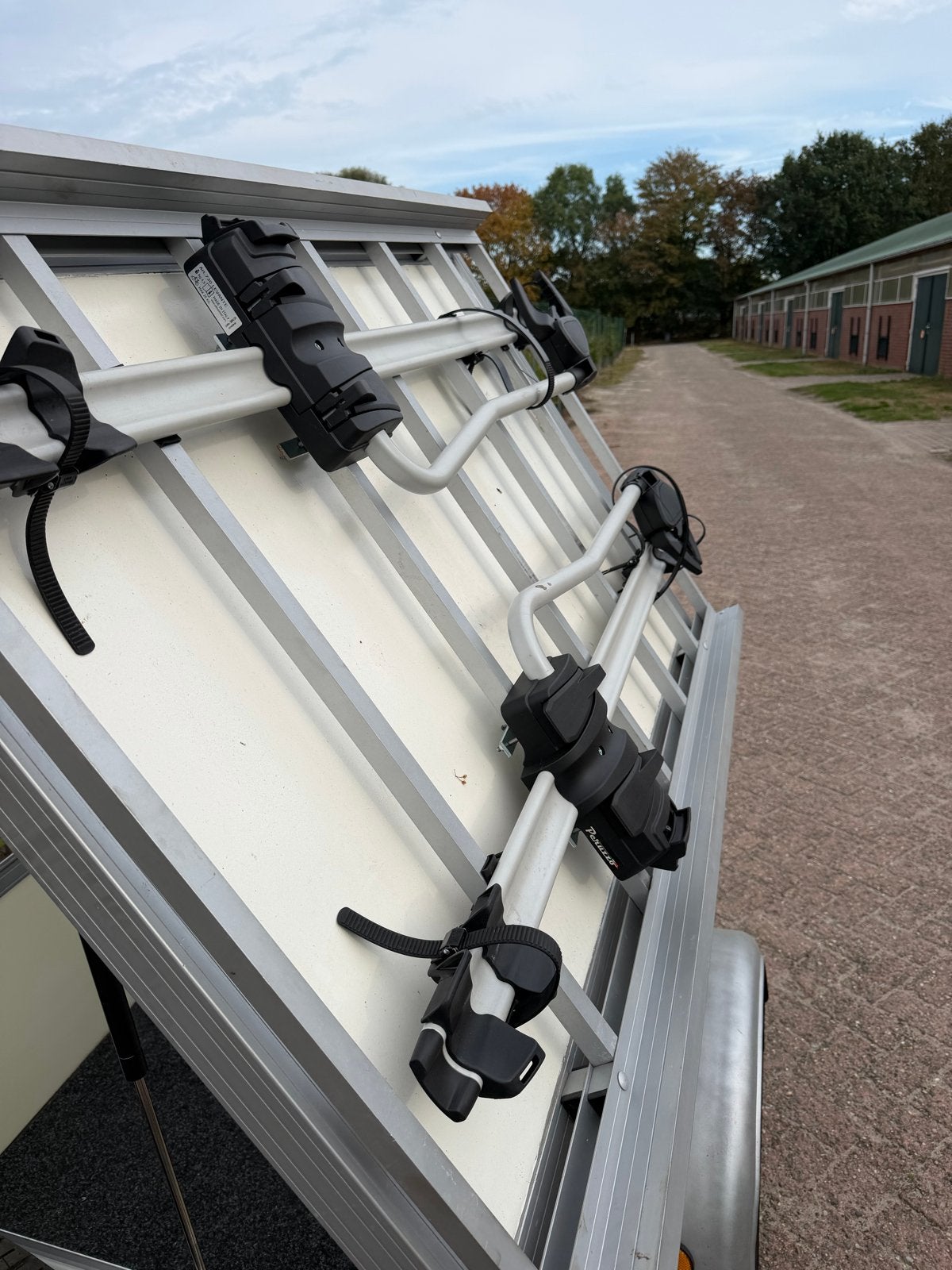 Aanhanger met 3 nieuwe banden en fietsendragers, Ophalen, Gebruikt