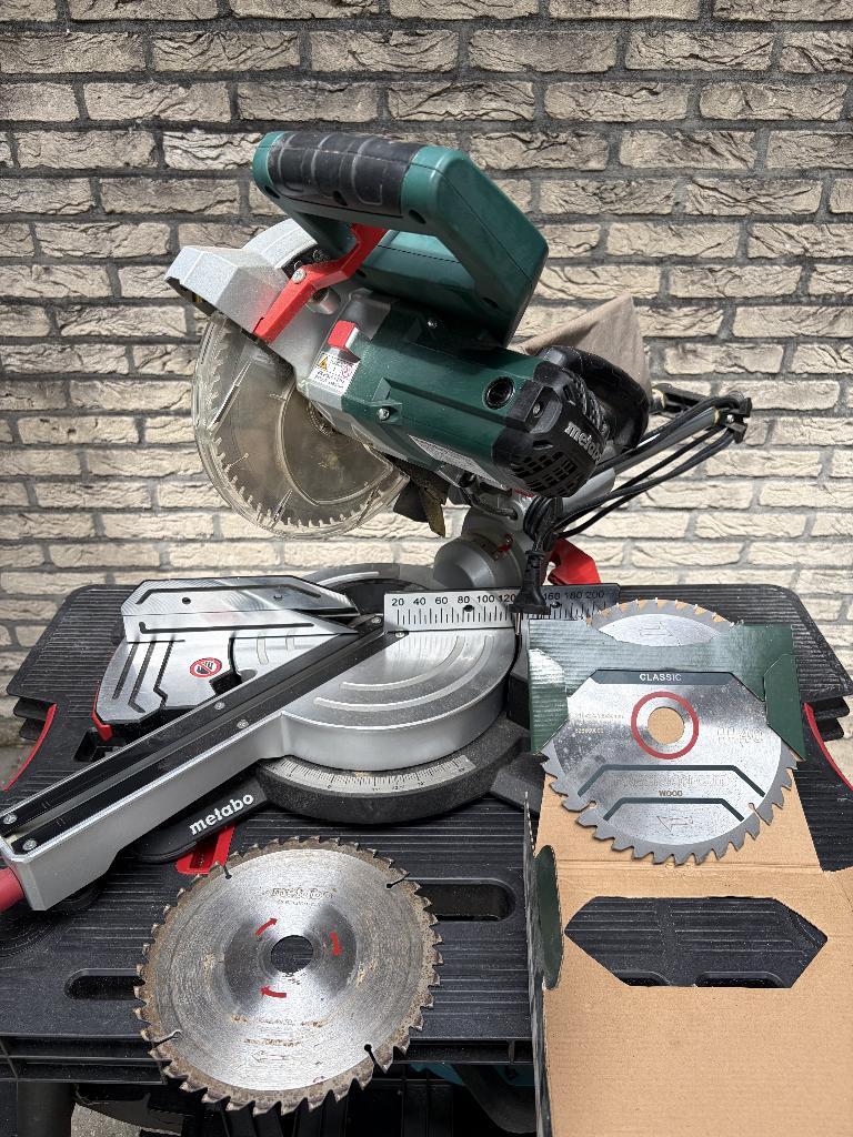 Afkortzaag Metabo KGS 216 M met 2 extra bladen, Doe-het-zelf en Verbouw, Gereedschap | Zaagmachines, Ophalen, Gebruikt, Afkortzaag