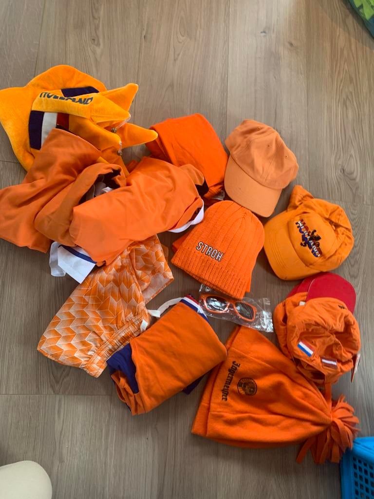 Enorme berg oranje wk/formule 1 etc spullen, Ophalen of Verzenden, Zo goed als nieuw, Oranje of Koningsdag