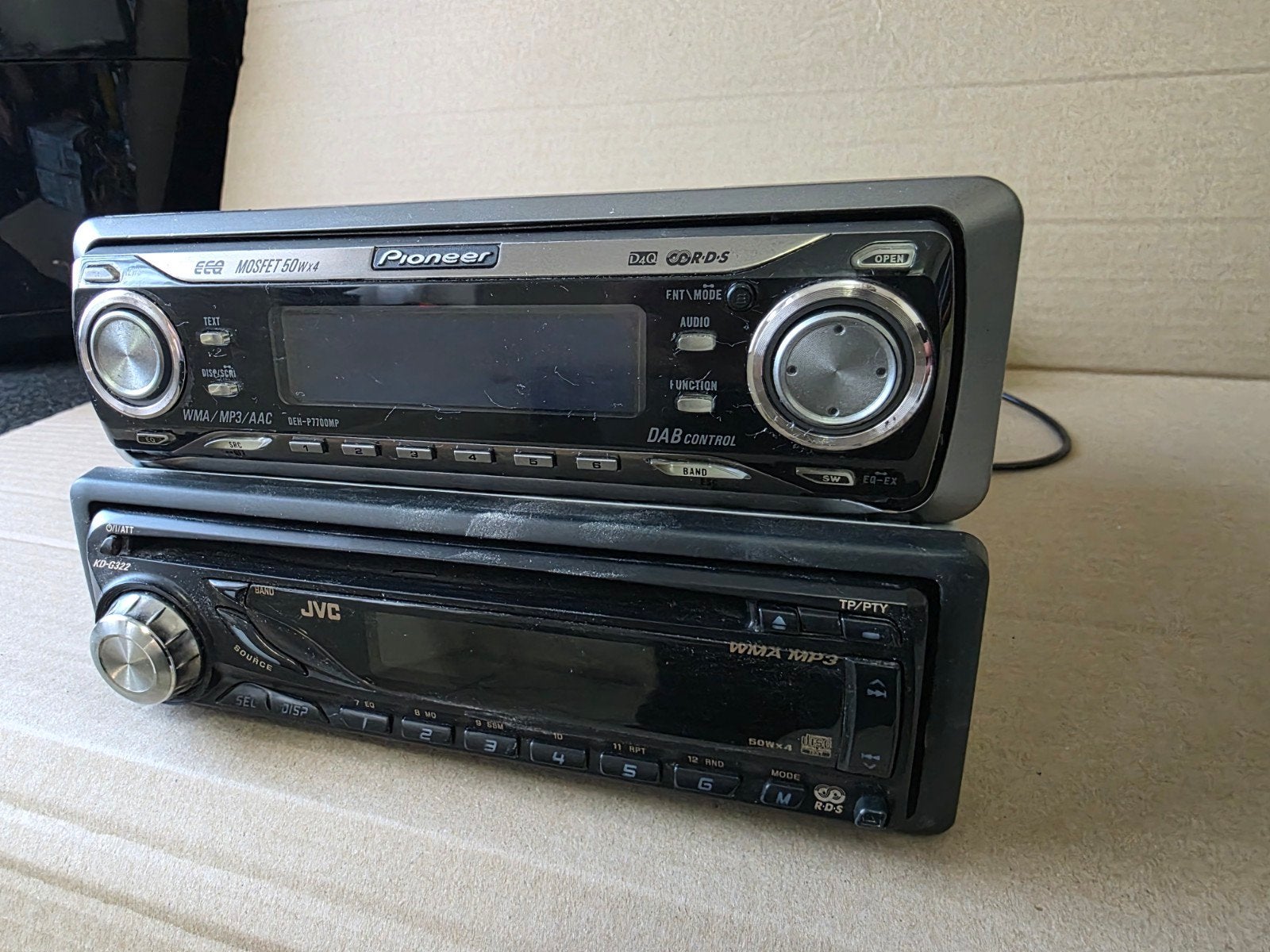 Pioneer DEH-P7700MP en JVC KD-G322 Autoradio's, Ophalen of Verzenden