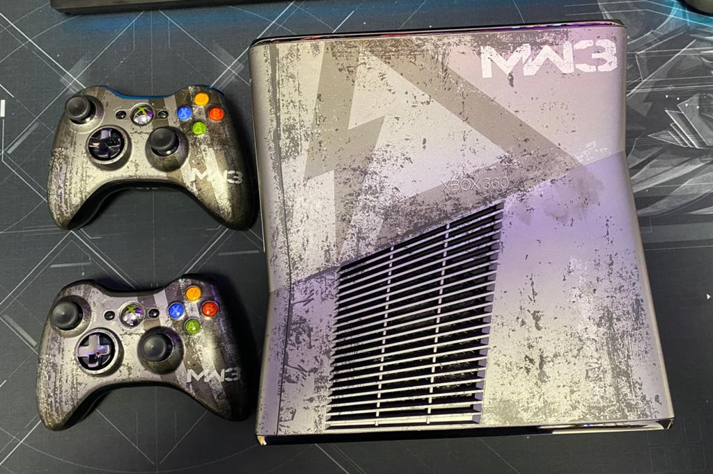 Xbox 360 S 320GB Call of Duty Modern Warfare 3, Spelcomputers en Games, Spelcomputers | Xbox 360, 360 S, 320 GB, Met 2 controllers