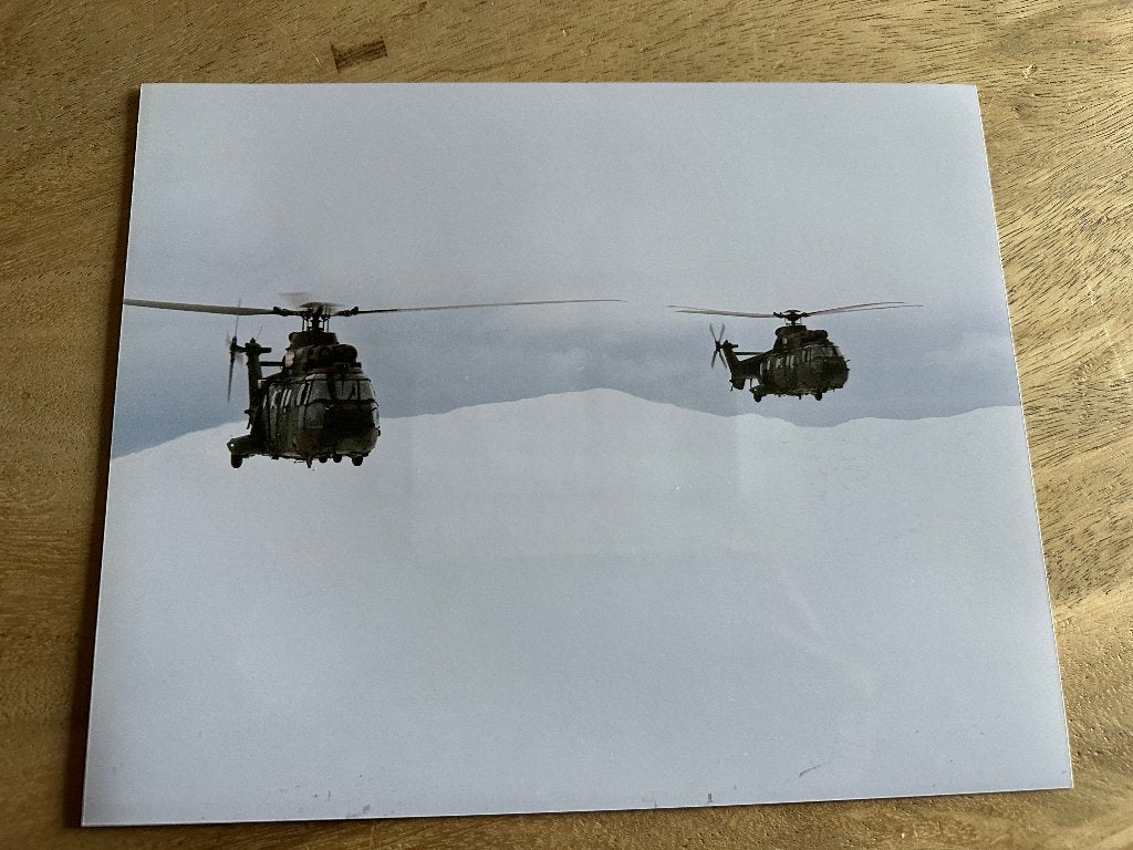Originele KLu AS532 Cougar formatie luchtfoto 2002, Ophalen of Verzenden, Zo goed als nieuw, Kaart, Foto of Prent