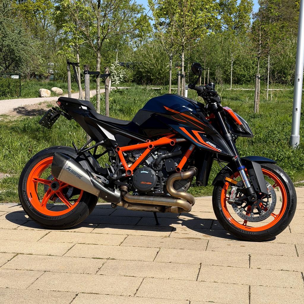 KTM 1290 Superduke R EVO Tech Pack | Akra | Fabrieksgarantie, 2 cilinders, Occasion, Motorrijbewijs A, Handvatverwarming