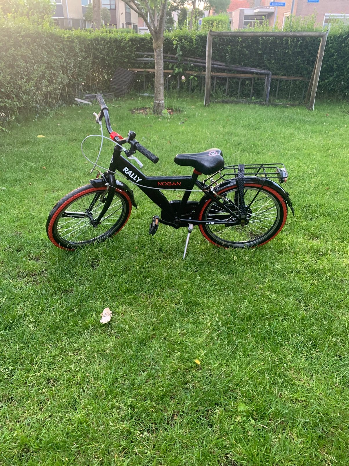 Nogan Rally kinderfiets - Zwart met rode banden, Overige merken, Gebruikt, Velgrem, Minder dan 49 cm