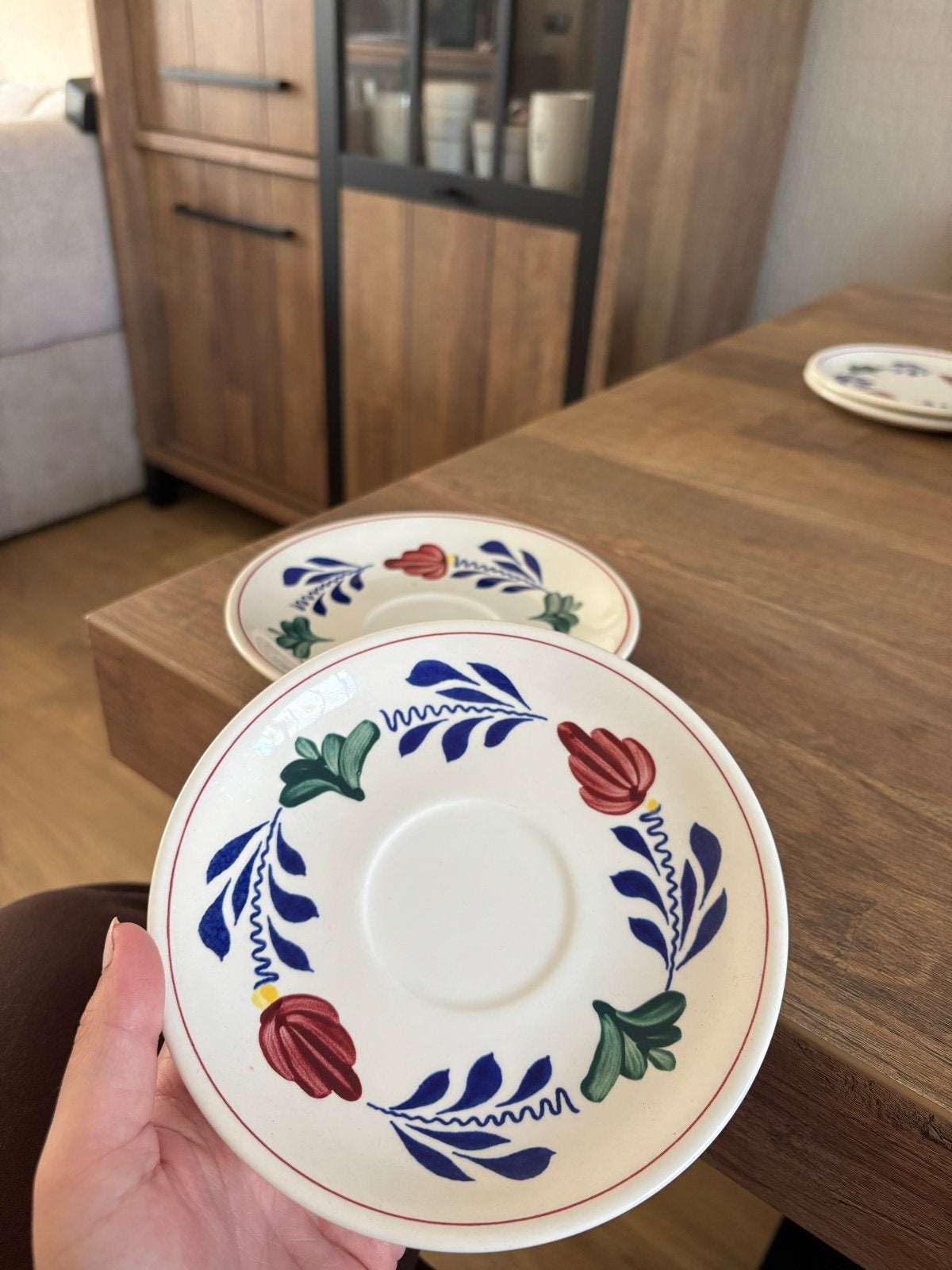 Set van 2 vintage schoteltjes met bloemmotief, Ophalen of Verzenden