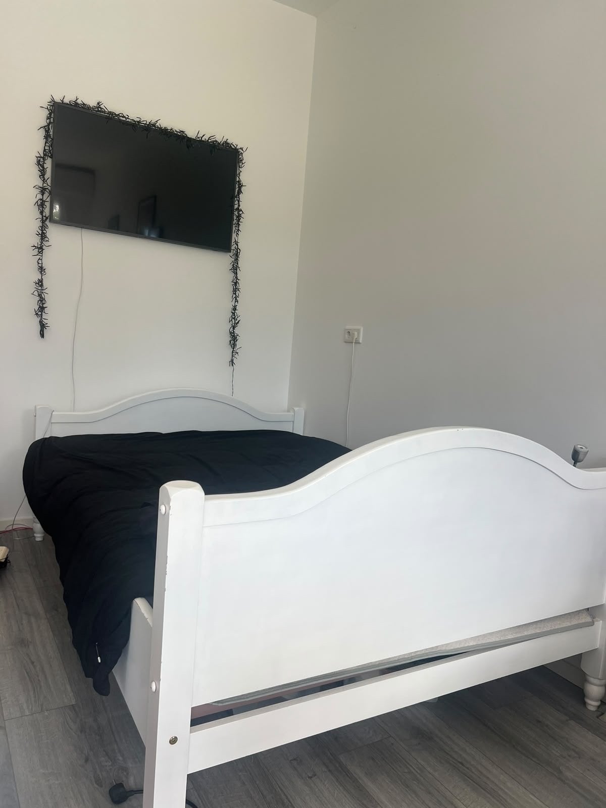 Geverfd grenen bed 140x200 met z.g.a.n. matras, Huis en Inrichting, Ophalen, Wit, Tweepersoons, 140 cm