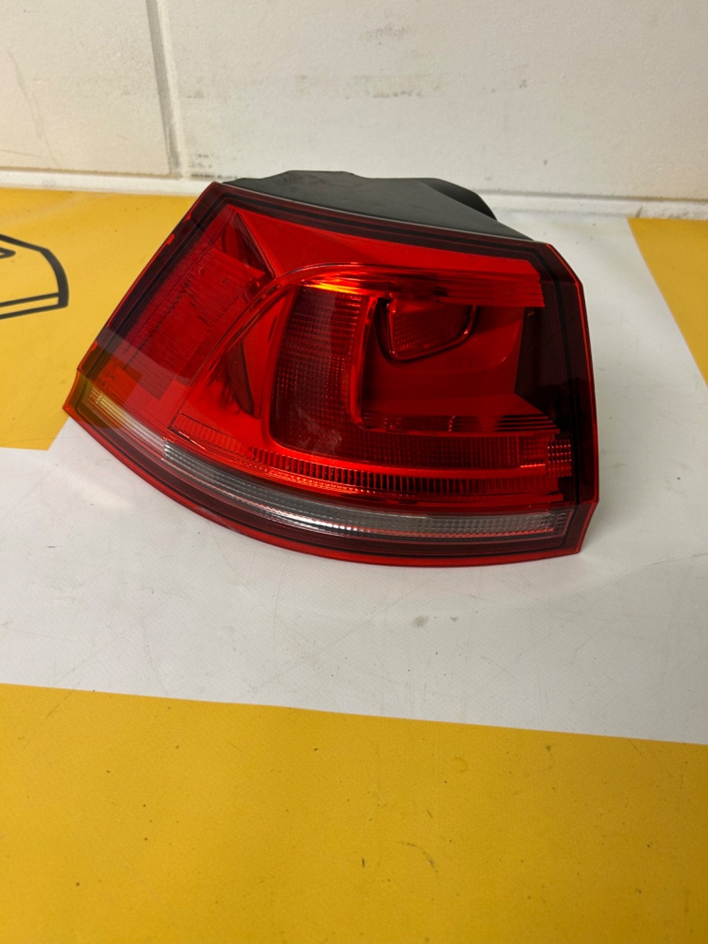 Links achterlicht Volkswagen Golf VII 7 5g0945095m, Gebruikt, Volkswagen, Volkswagen AG, Berliner Ring 2
38440  Wolfsburg, DE