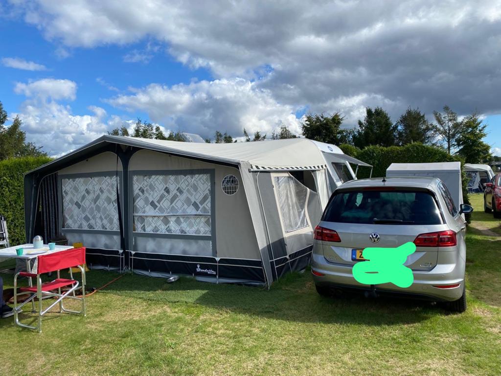 Wilk 490 caravan 2013 met Isabella voortent, Rondzit, Particulier, Wilk, Tot en met 4