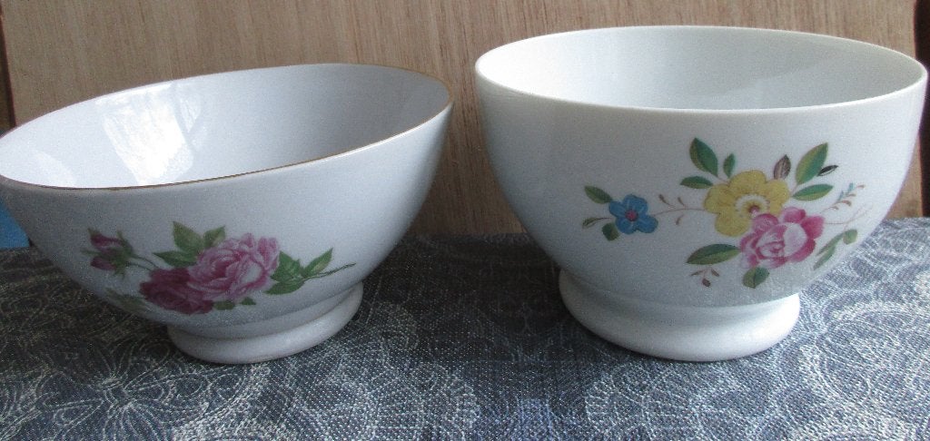 2 vintage kommen van chineesporselein met bloemen 2,00 pst, Huis en Inrichting, Ophalen of Verzenden, Zo goed als nieuw, Kom(men)
