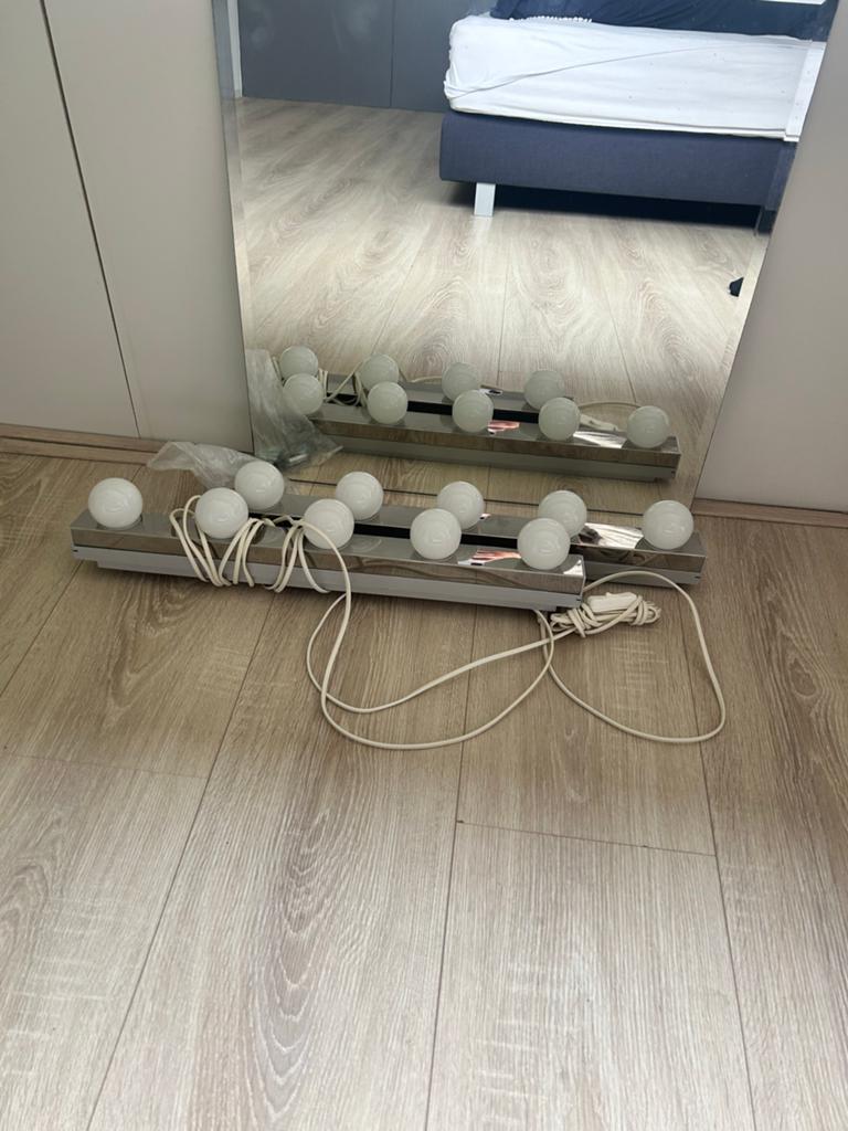 Hollywood lampen (2x 4 stuks) met spiegel en bevestiging, Ophalen, Gebruikt