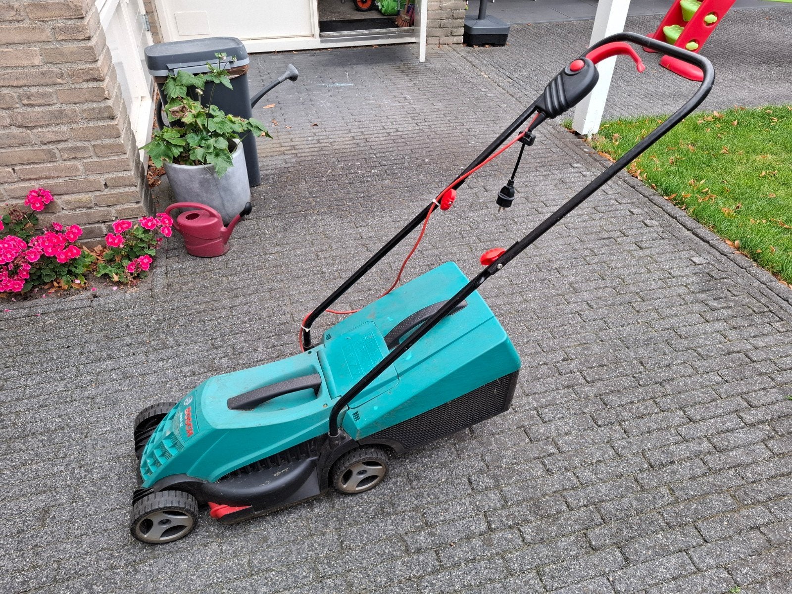 Bosch Rotak 32 elektrische grasmaaier, Ophalen, Cirkelmaaier, Gebruikt, Elektrische grasmaaier