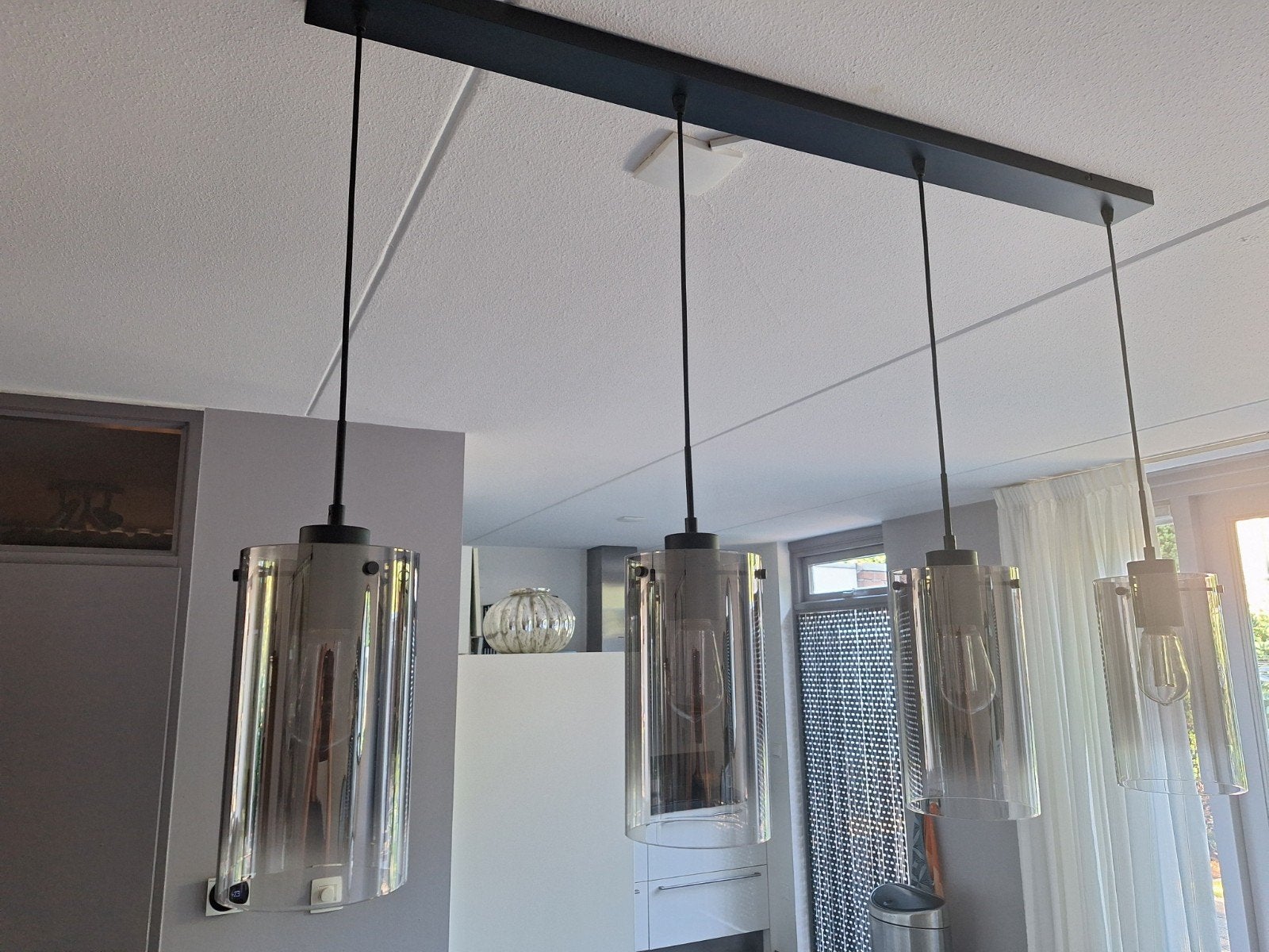 Moderne hanglamp met 4 glazen kappen, zwart en rookglas, Ophalen, Modern, Industrieel, E27 (groot), Zo goed als nieuw
