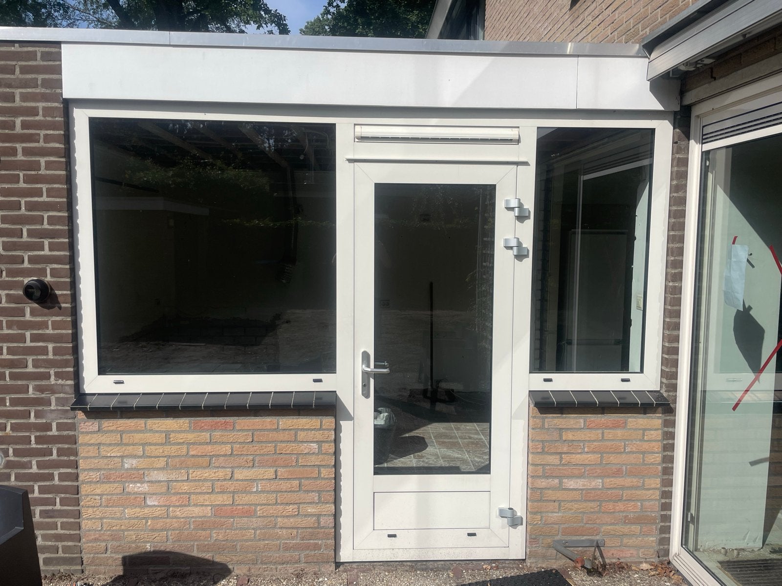 Aluminium kozijn met deur en glas uit 2020, Doe-het-zelf en Verbouw, Ophalen, Deurkozijn, Aluminium, Zo goed als nieuw