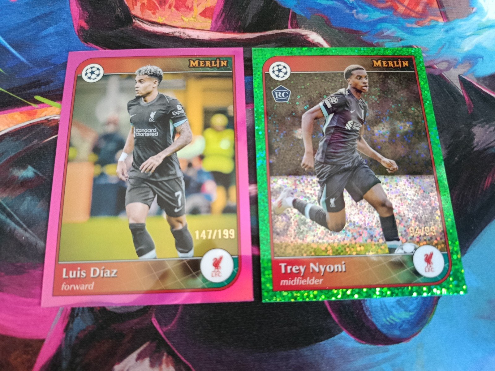 Topps Merlin Liverpool Luis Diaz en Trey Nyoni genummerd, Ophalen of Verzenden, Nieuw, Meerdere kaarten, Foil