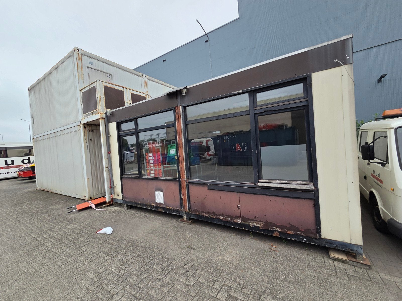 Gebruikte kantoorunit / bouwkeet met ramen, Doe-het-zelf en Verbouw, Bouwketen en Schaftketen, Ophalen of Verzenden, Gebruikt