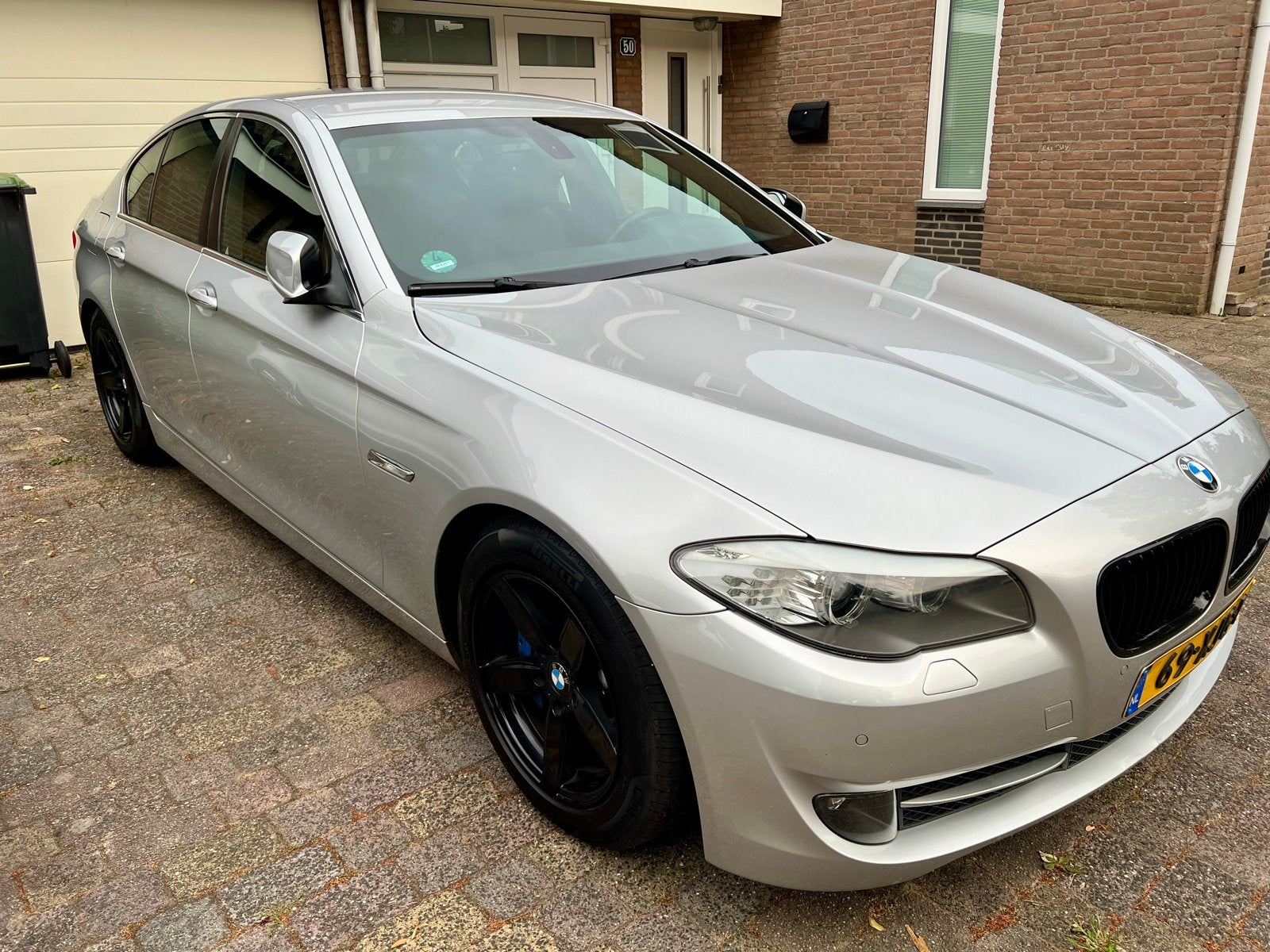 BMW 5-Serie 528I 180KW Sedan Aut8 2012 Grijs, Auto's, BMW, Automaat, Euro 5, Zwart, 2000 kg