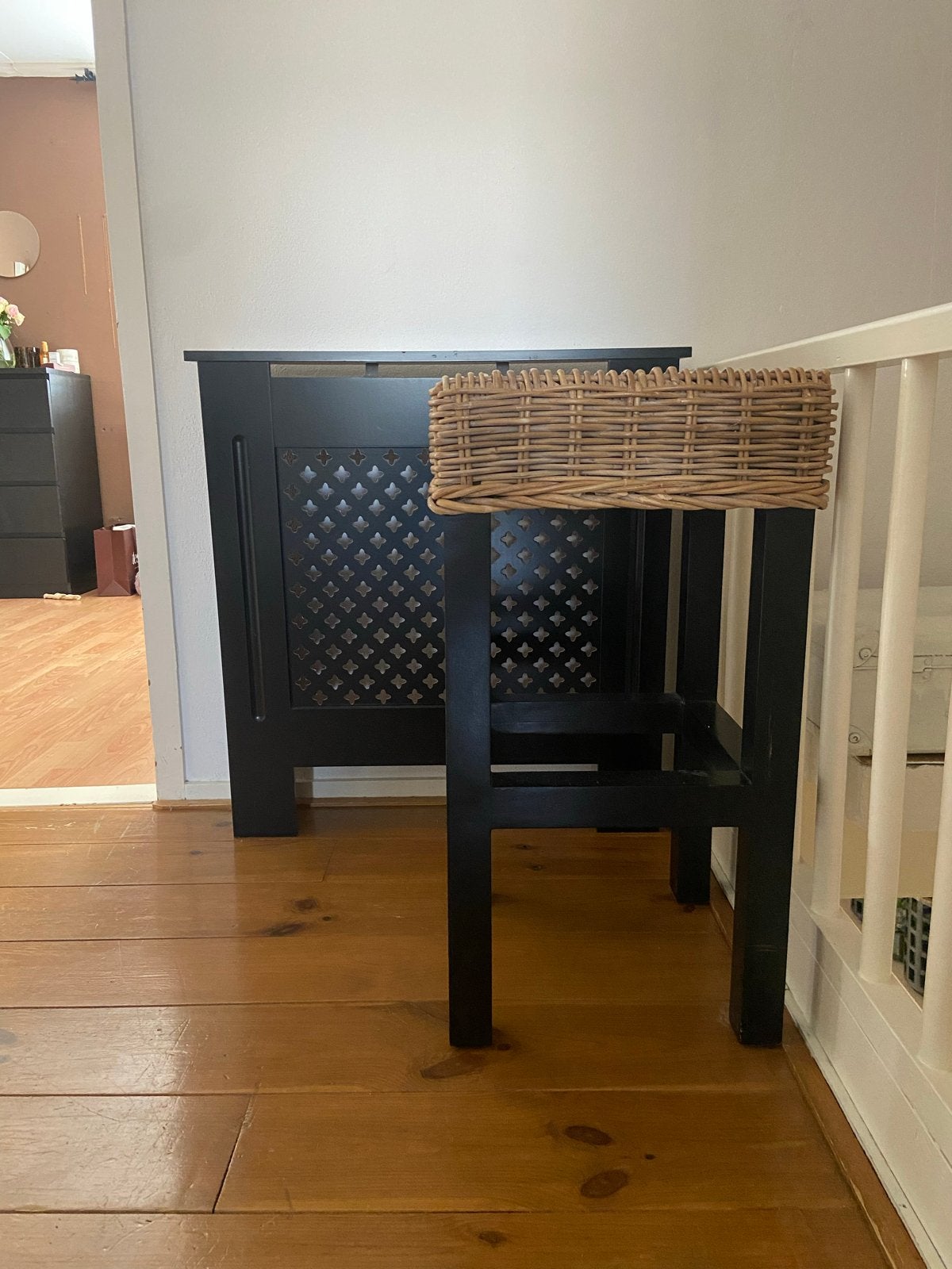 Stevige barkruk /make up kruk met rieten zitting,75 cm hoog, Ophalen, Gebruikt, Met voetsteun, 60 tot 90 cm