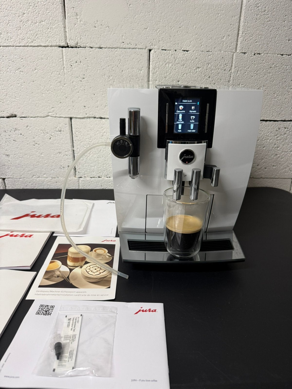 Jura J6 Piano White | Top staat, Ophalen, Afneembaar waterreservoir, 10 kopjes of meer, Koffiemachine