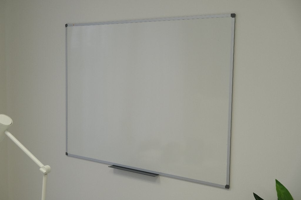 Whiteboard 90x120 cm met aluminium frame – kantoor, Diversen, Ophalen, Gebruikt, Whiteboard
