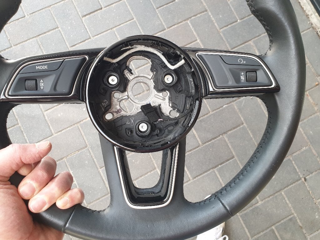 Audi A4 lederen stuur (Q2/A3/A5) zonder flippers!, Ophalen of Verzenden, Gebruikt, Audi