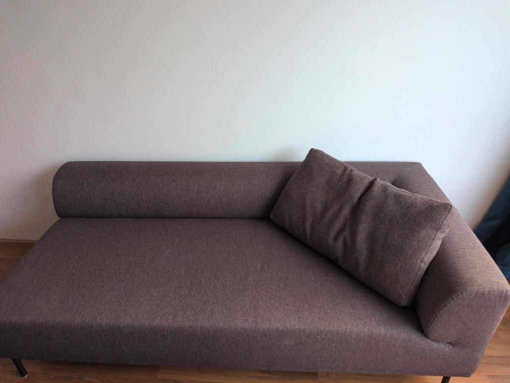 Moderne tweepersoons bank - Grijs bruin van stevige kwalstof, Ophalen, 150 tot 200 cm, Tweepersoons, 75 tot 100 cm