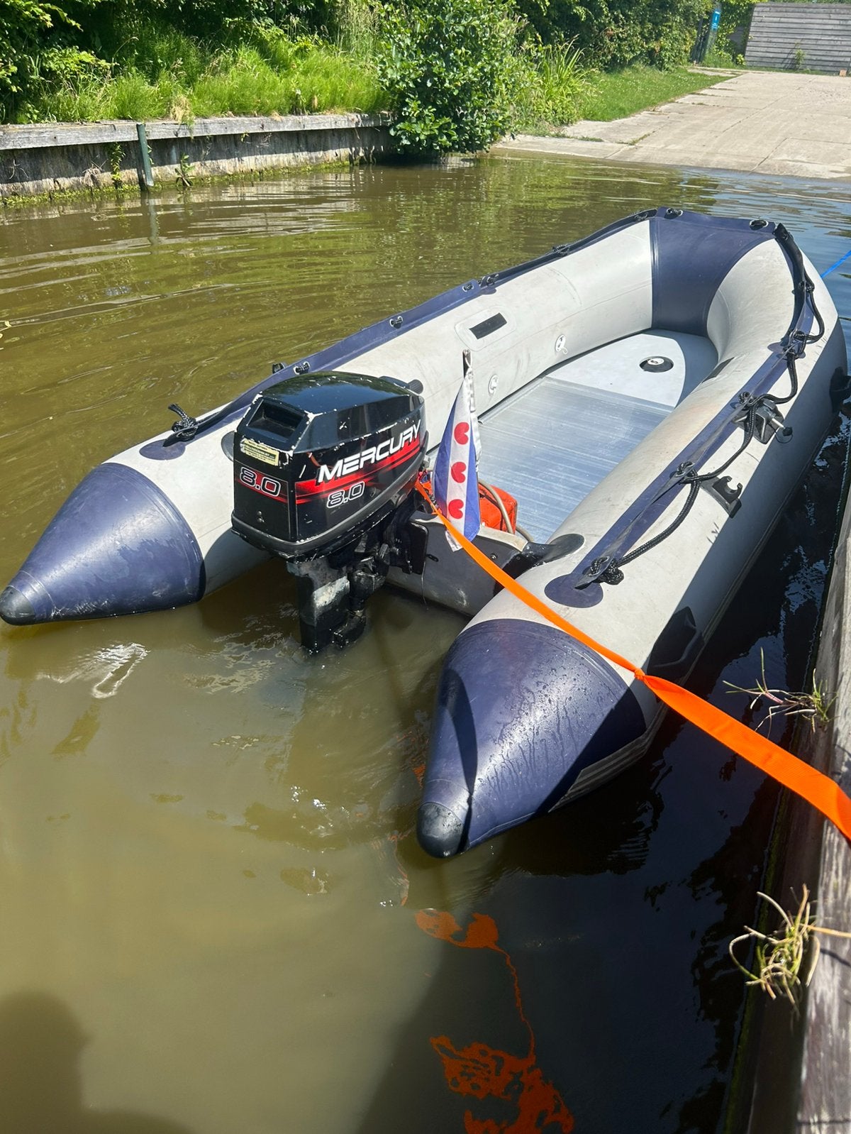 Rubber boot + 8pk mercury 2takt, Watersport en Boten, Bootonderdelen, Ophalen, Zo goed als nieuw, Motor en Techniek, Motorboot
