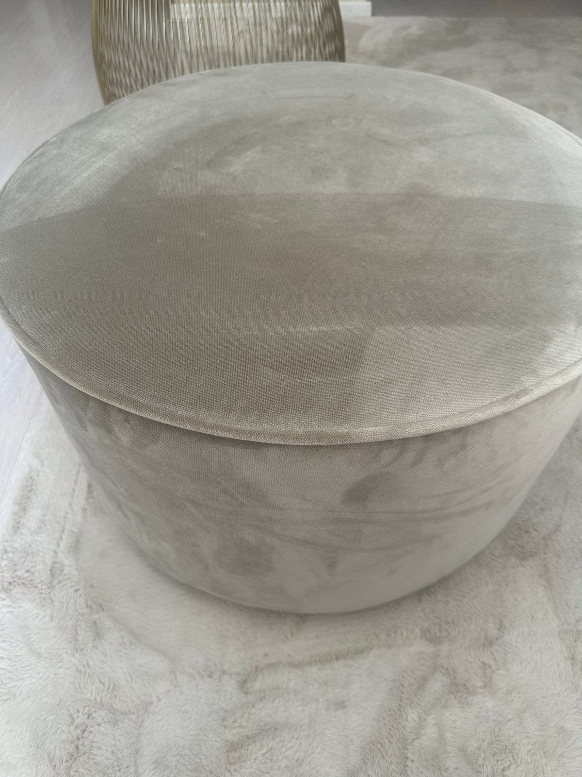 Fluwelen taupe poef, Rond, Ophalen of Verzenden, Zo goed als nieuw, Stof