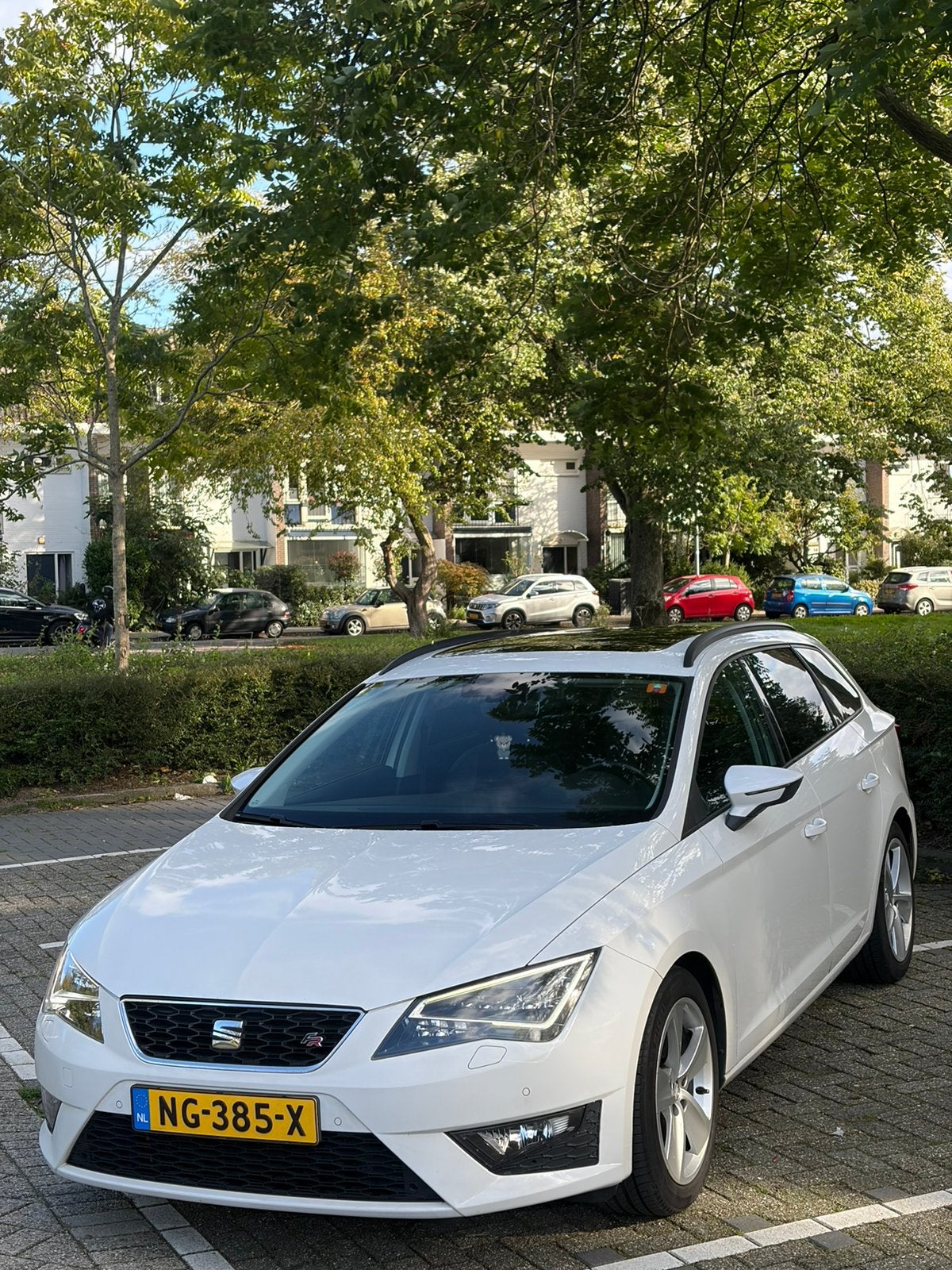 SEAT Leon ST 1.8 TSI FR 180PK | Panorama | LED | CarPlay, Auto's, Voorwielaandrijving, 4 cilinders, Wit, Stationwagon