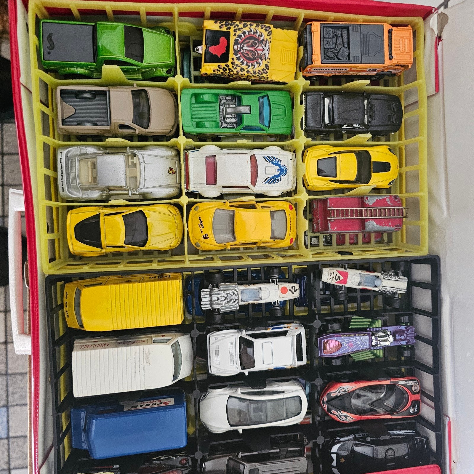 Koffer met 24 gebruikte auto's - nette staat, Kinderen en Baby's, Speelgoed | Speelgoedvoertuigen, Gebruikt, Onbekend, Ophalen of Verzenden