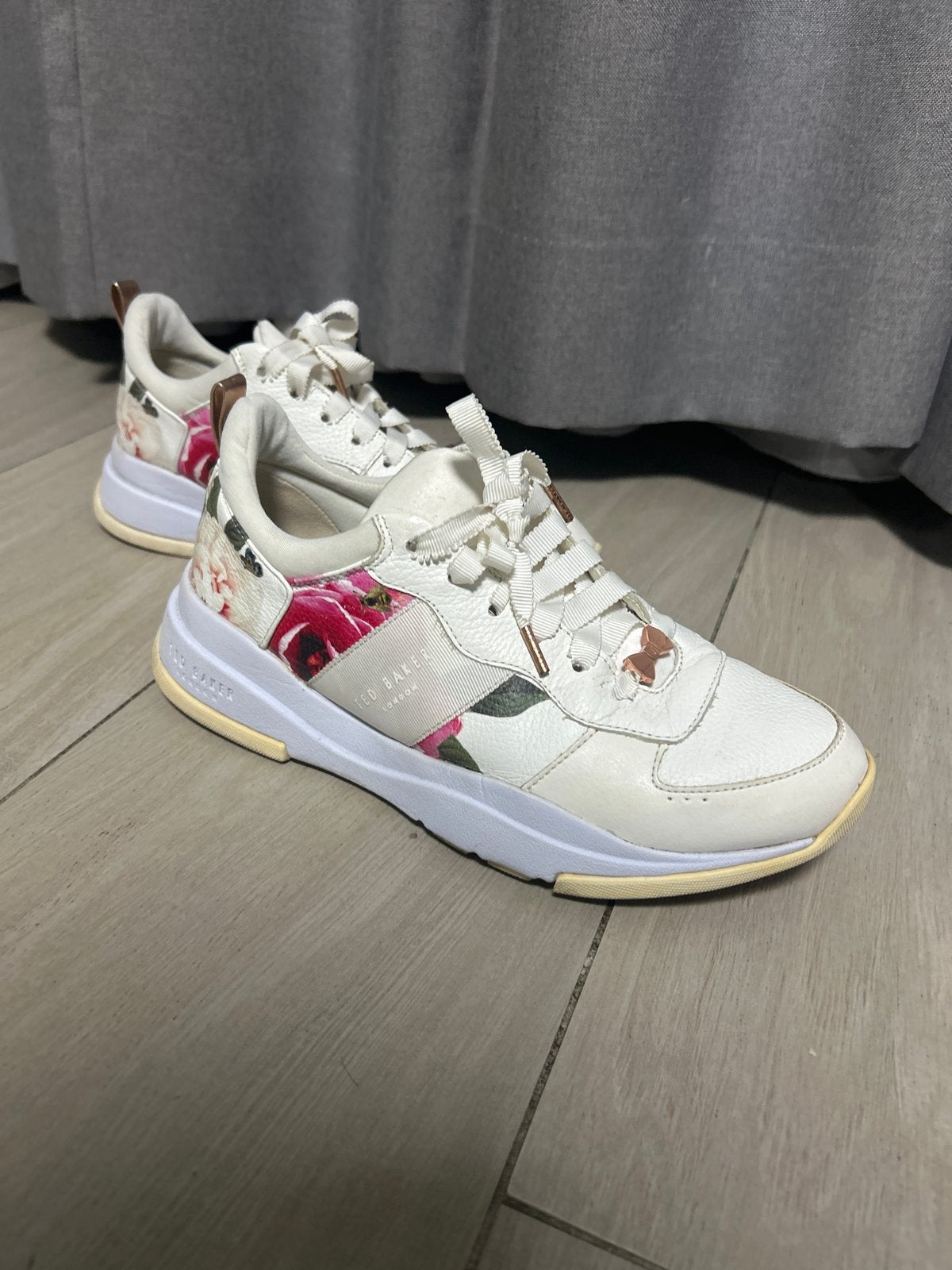 Ted Baker sneakers met bloemenprint - Maat 38.5, Ophalen of Verzenden, Gedragen, Wit, Sneakers of Gympen