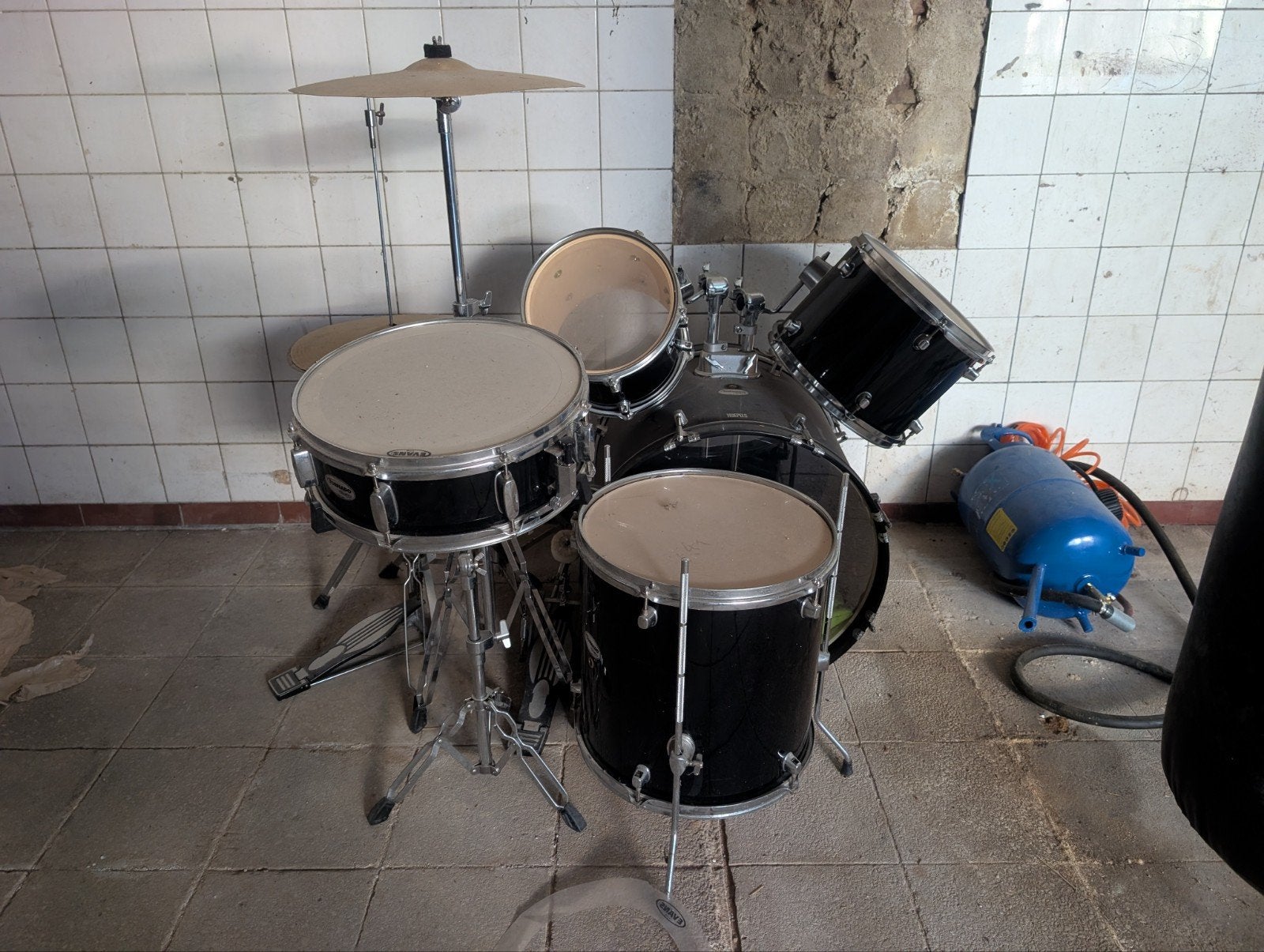 Compleet zwart drumstel voor beginners, Ophalen, Gebruikt, Overige merken