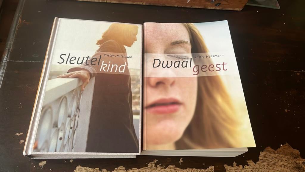 Sleutelkind & Dwaalgeest - Kristen Heitzmann (2 boeken), Boeken, Ophalen of Verzenden, Gelezen, Nederland