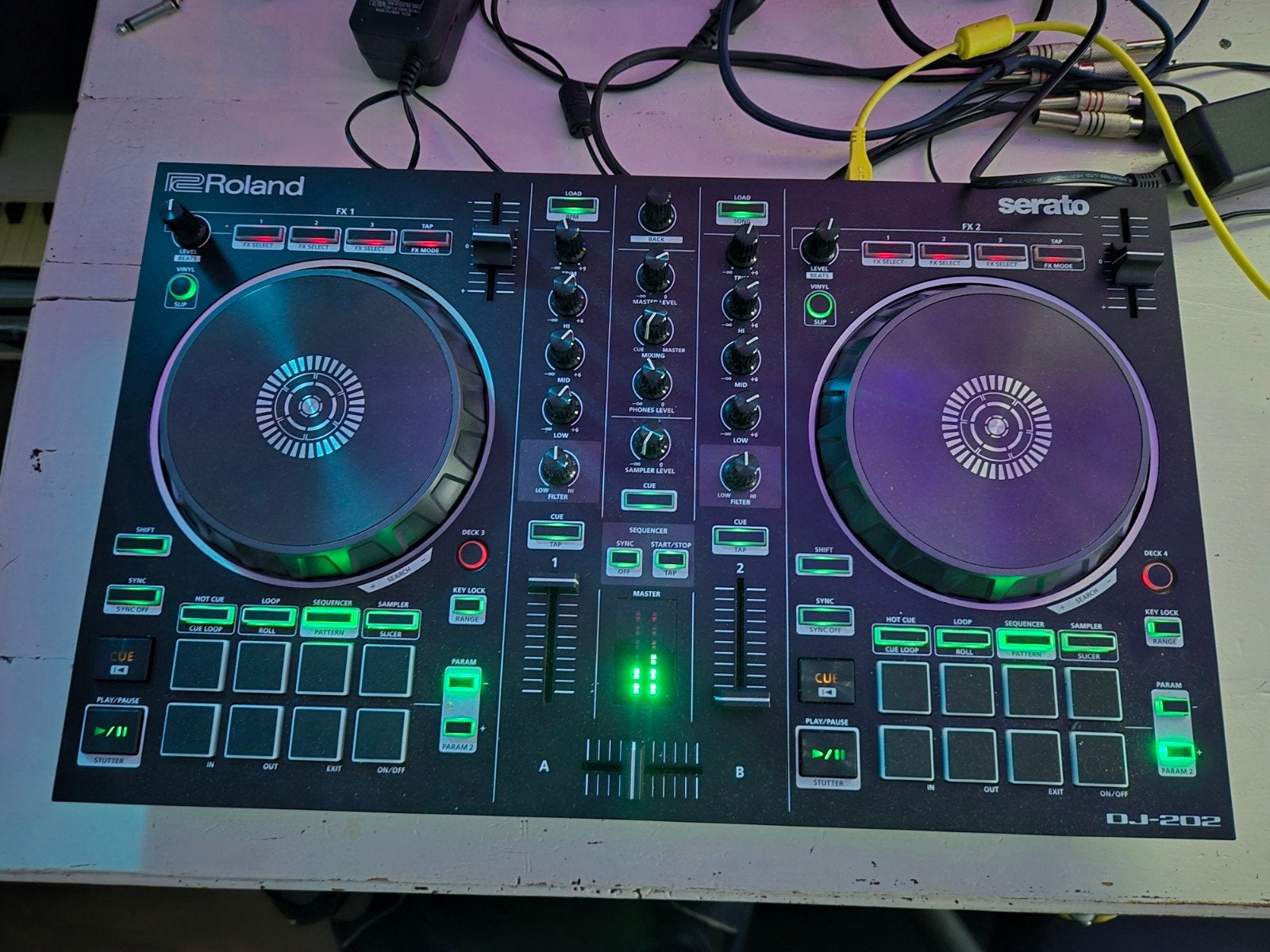 Roland DJ-202 DJ Controller - Zo goed als nieuw, Ophalen of Verzenden, Zo goed als nieuw, Dj-set, Overige merken