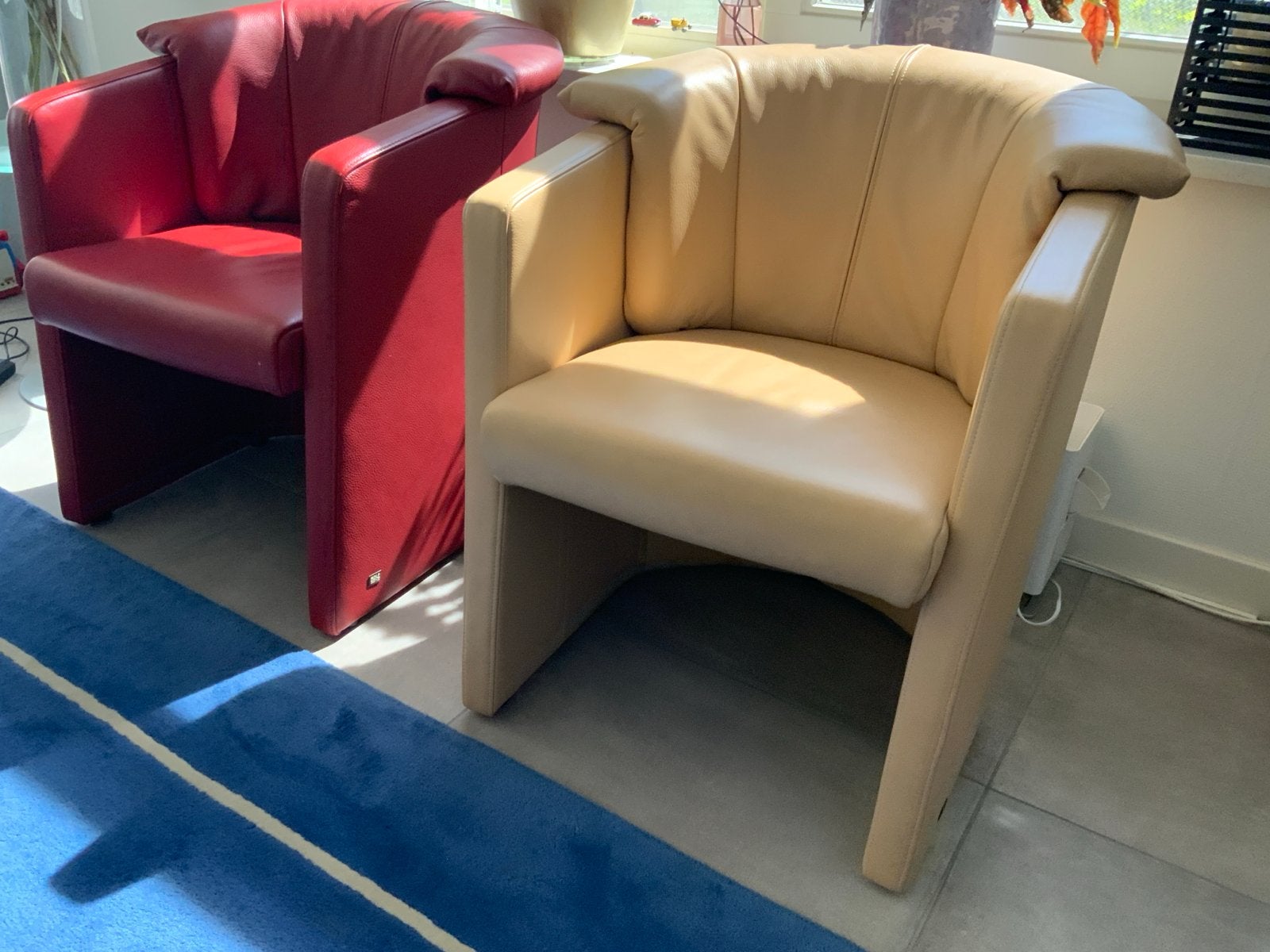 Twee leren Rolf Benz fauteuils - rood en zandkleurig, Ophalen, Gebruikt, Twee, Overige kleuren