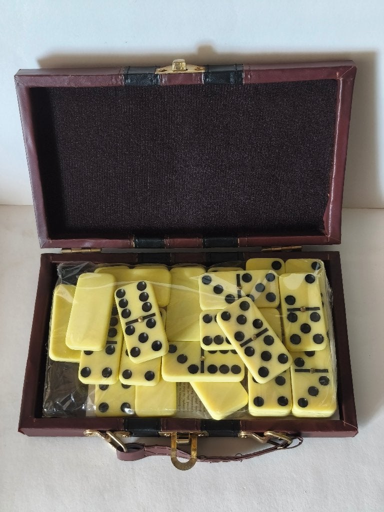 Domino/mahjong in een mini leerbekleden koffertje, Spelcomputers en Games, Overige genres, Ophalen of Verzenden, Zo goed als nieuw