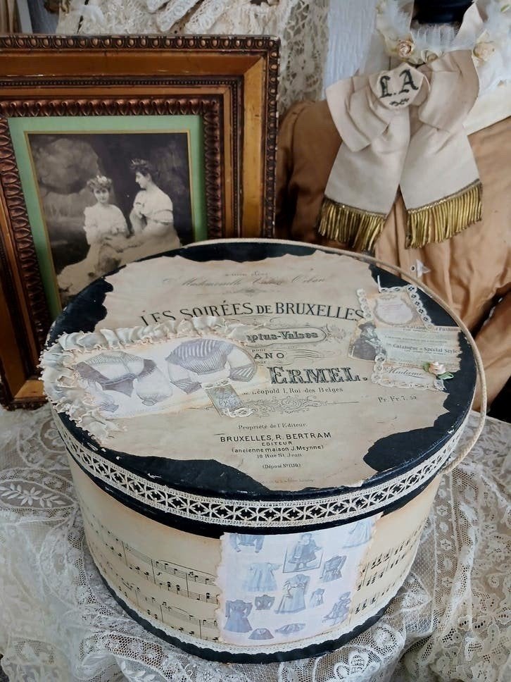 Grote brocante hoedendoos..., Antiek en Kunst, Curiosa en Brocante, Verzenden