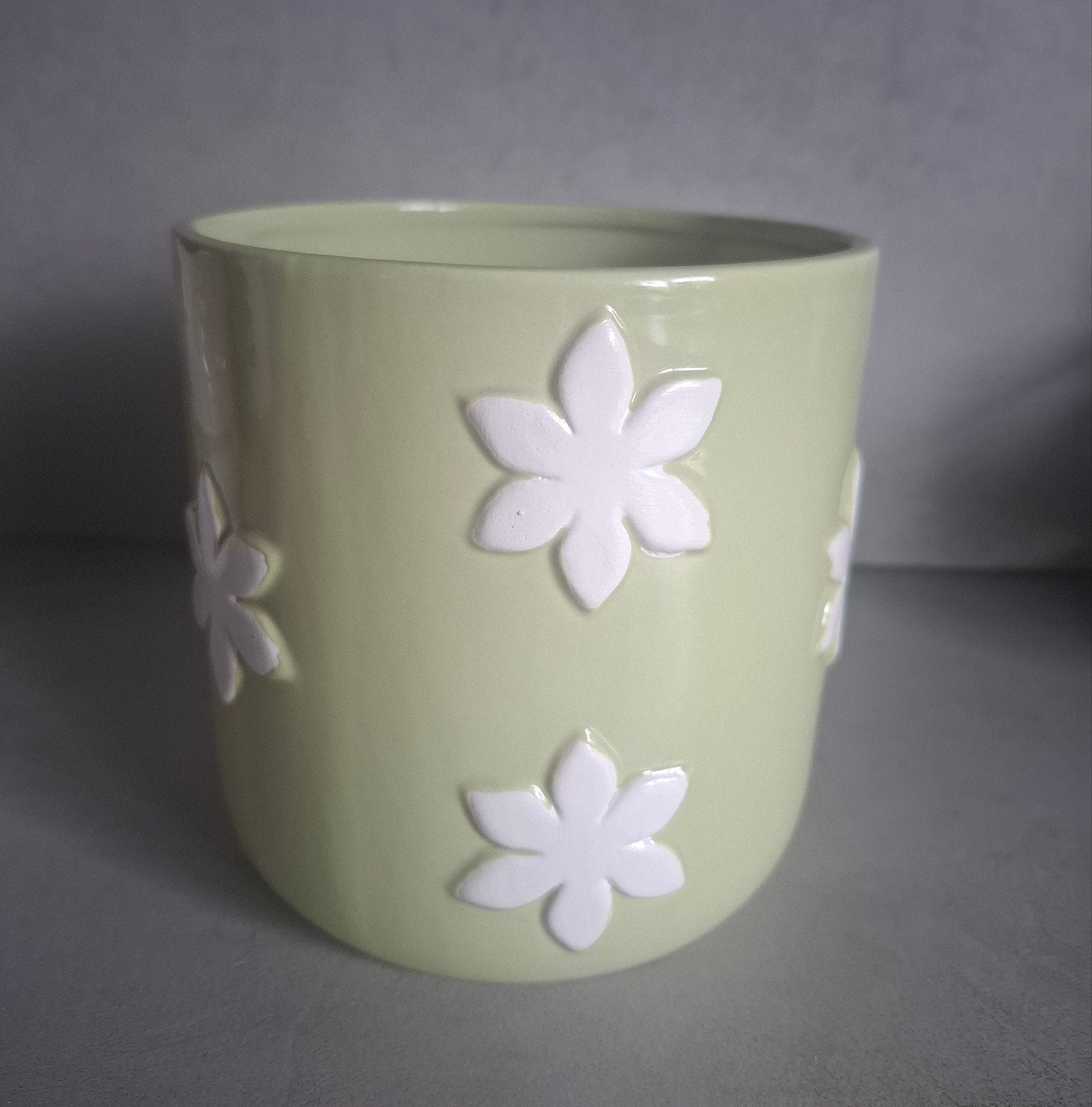 Lime groen met witte bloemen aardewerk bloempot, Rond, Binnen, Ophalen of Verzenden, Zo goed als nieuw