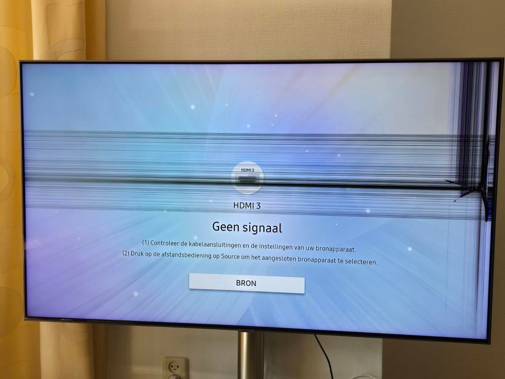 Gratis: Samsung 55 inch QLED TV QE55Q80 met barst in scherm, Ophalen