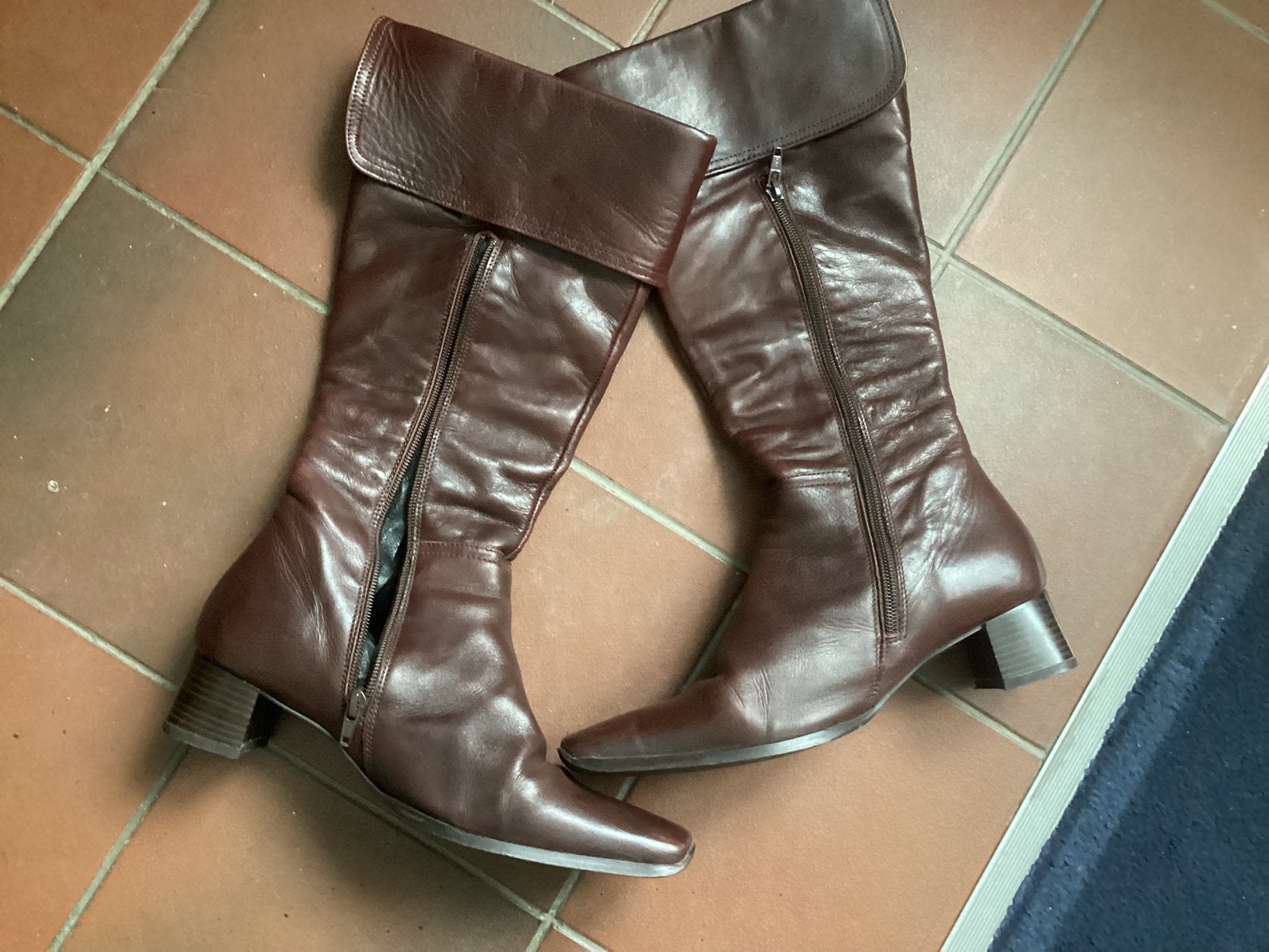Dames laarzen, Ophalen of Verzenden, Zo goed als nieuw, Zwart, Hoge laarzen