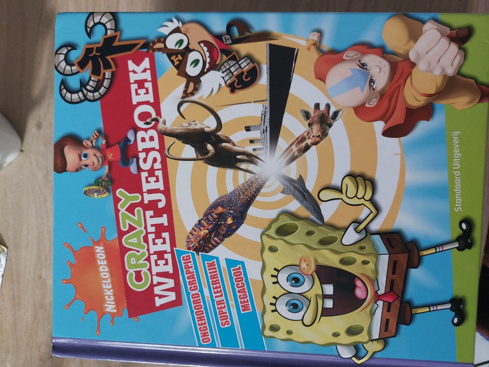 Nickelodeon Crazy Weetjesboek - Super Leerrijk!, Boeken, Ophalen of Verzenden, Gelezen, Diverse auteurs, Non-fictie