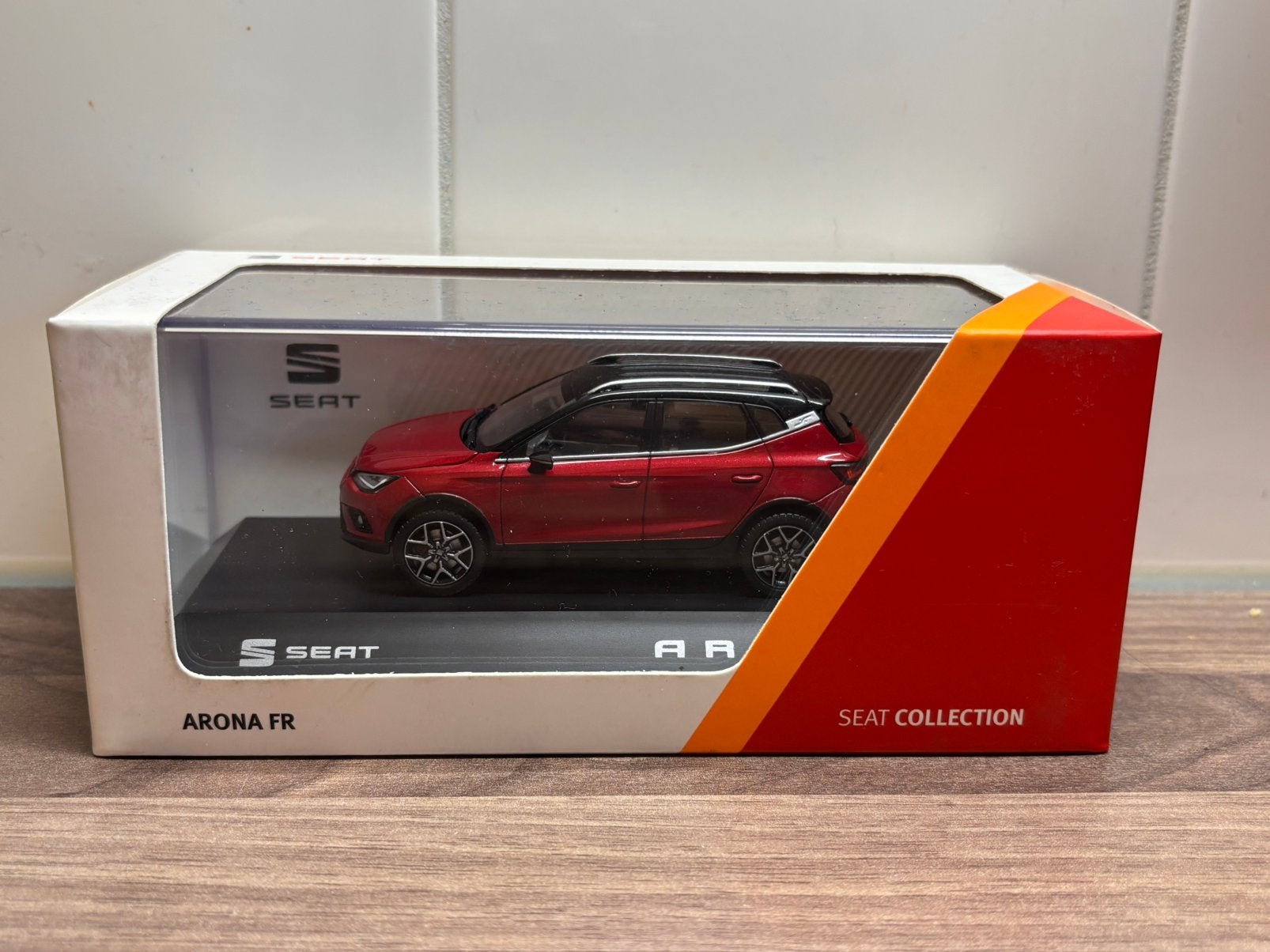 Seat Arona FR 2018 Desire Red Paragon 1:43, Ophalen of Verzenden, Nieuw, Auto, Overige merken