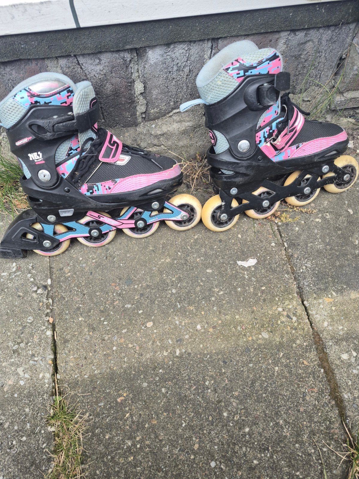 Verstelbare inline skates maat 33-37 (nieuwe zooltjes nodig), Sport en Fitness, Skeelers, Ophalen