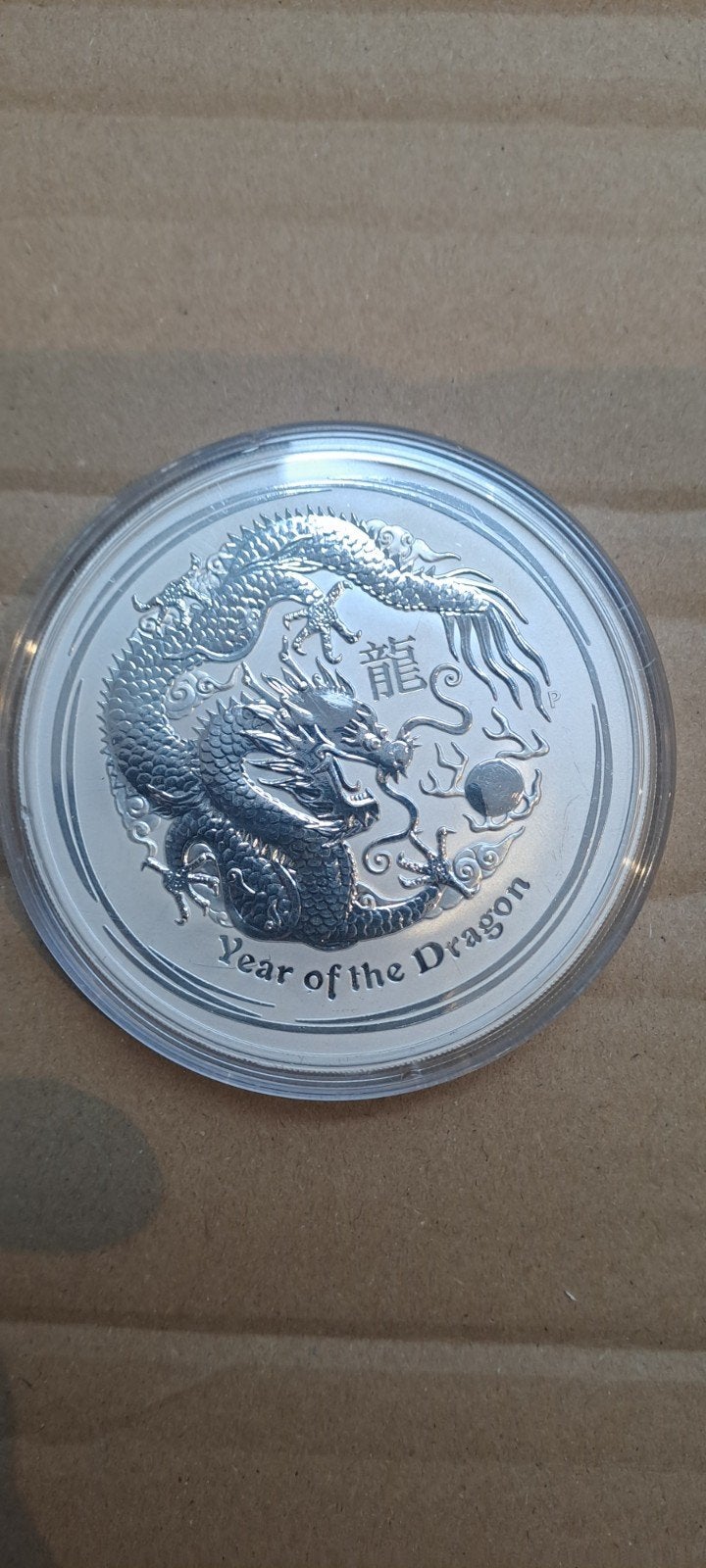 2012 Lunar Draak 10 oz Zilveren Munt (kleine beschadeging), Postzegels en Munten, Ophalen of Verzenden, Overige landen, Losse munt