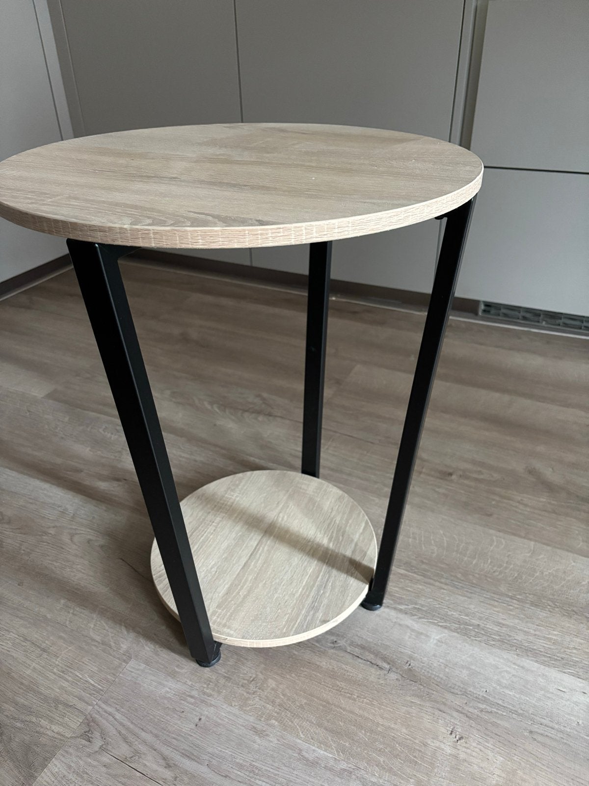 Ronde bijzettafel met houtlook en metalen frame, Minder dan 55 cm, Rond, Zo goed als nieuw, Hout